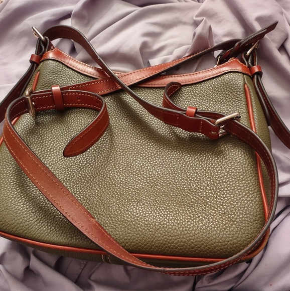 👛 SOLD 👛 Dark Green Dooney and Bourke Purse 👜 - Picture 3 of 7